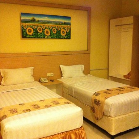 Hotel Paramount Biringkanya Exterior photo