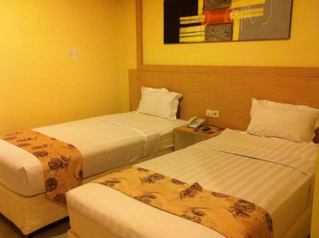 Hotel Paramount Biringkanya Room photo