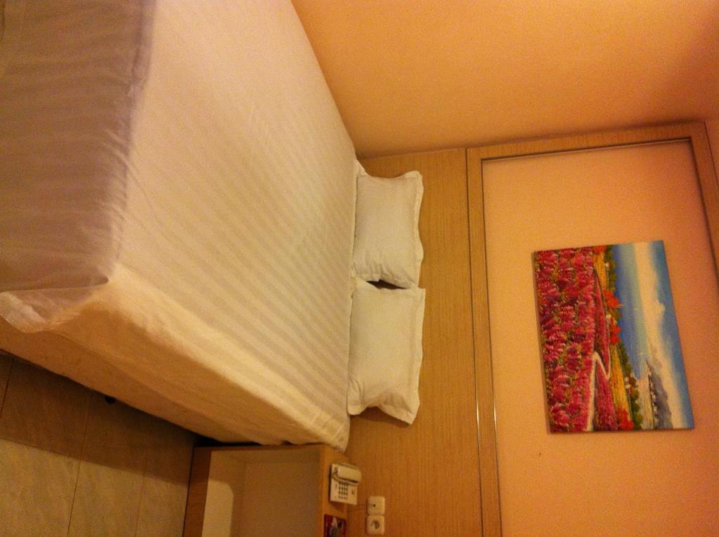 Hotel Paramount Biringkanya Room photo