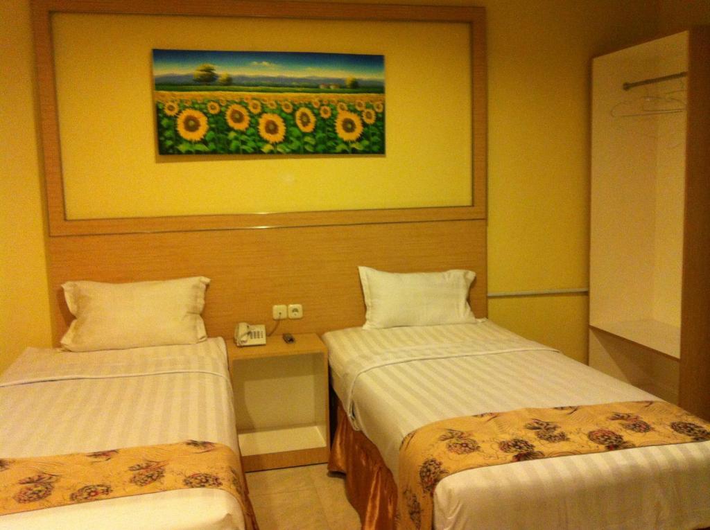 Hotel Paramount Biringkanya Room photo